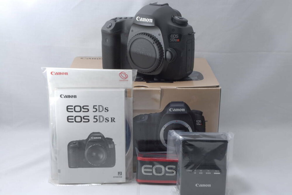 Canon EOS 5DS R DSLR Camera with 24-70mm f/2.8L II USM Lens - Image 4